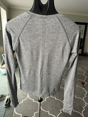 lululemon athletica Heathered Gray Long-Sleeve Seamless Top